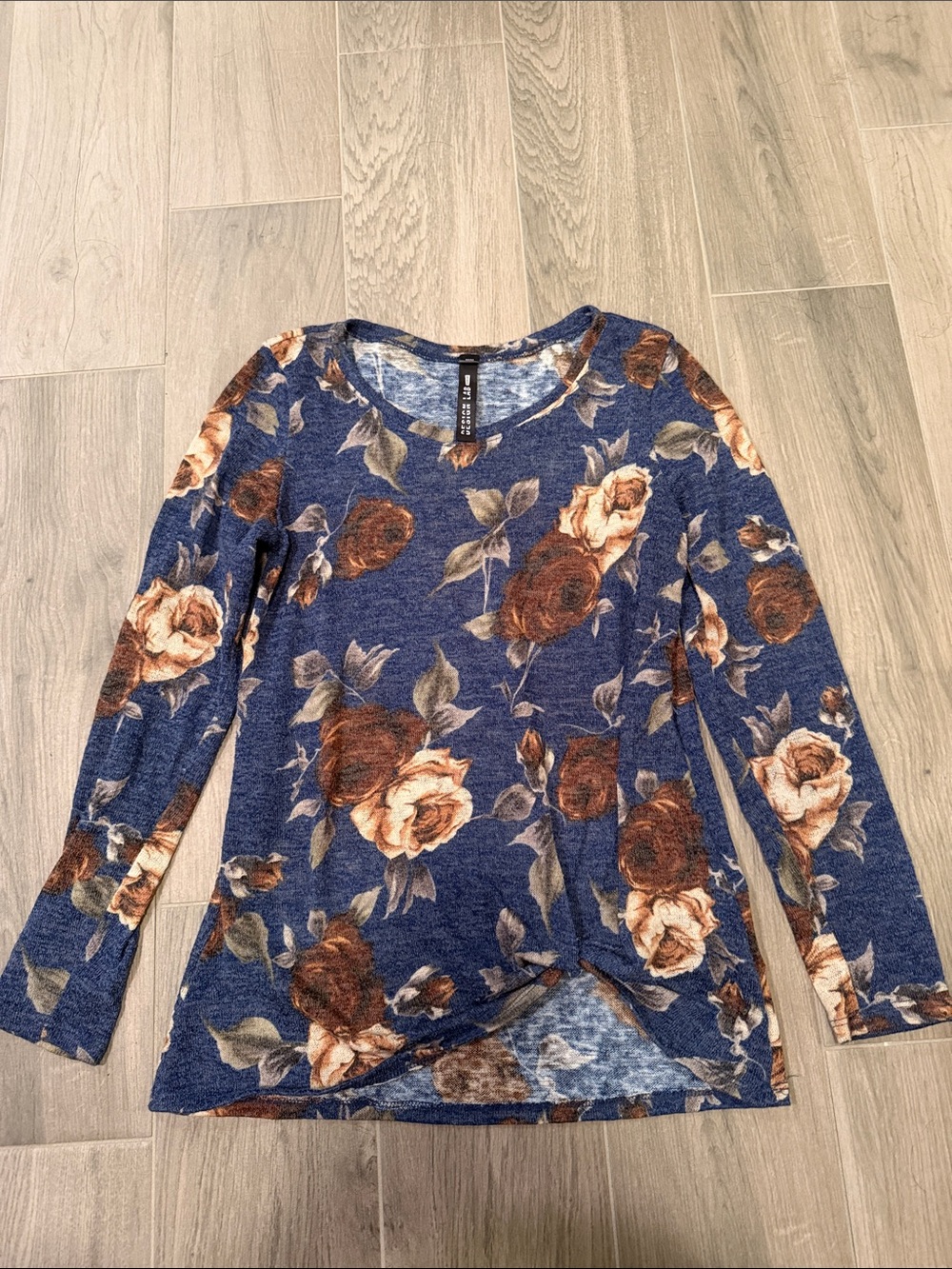 Design Lab Women’s Floral Long-Sleeve Top in Navy With Knot Bottom Size M